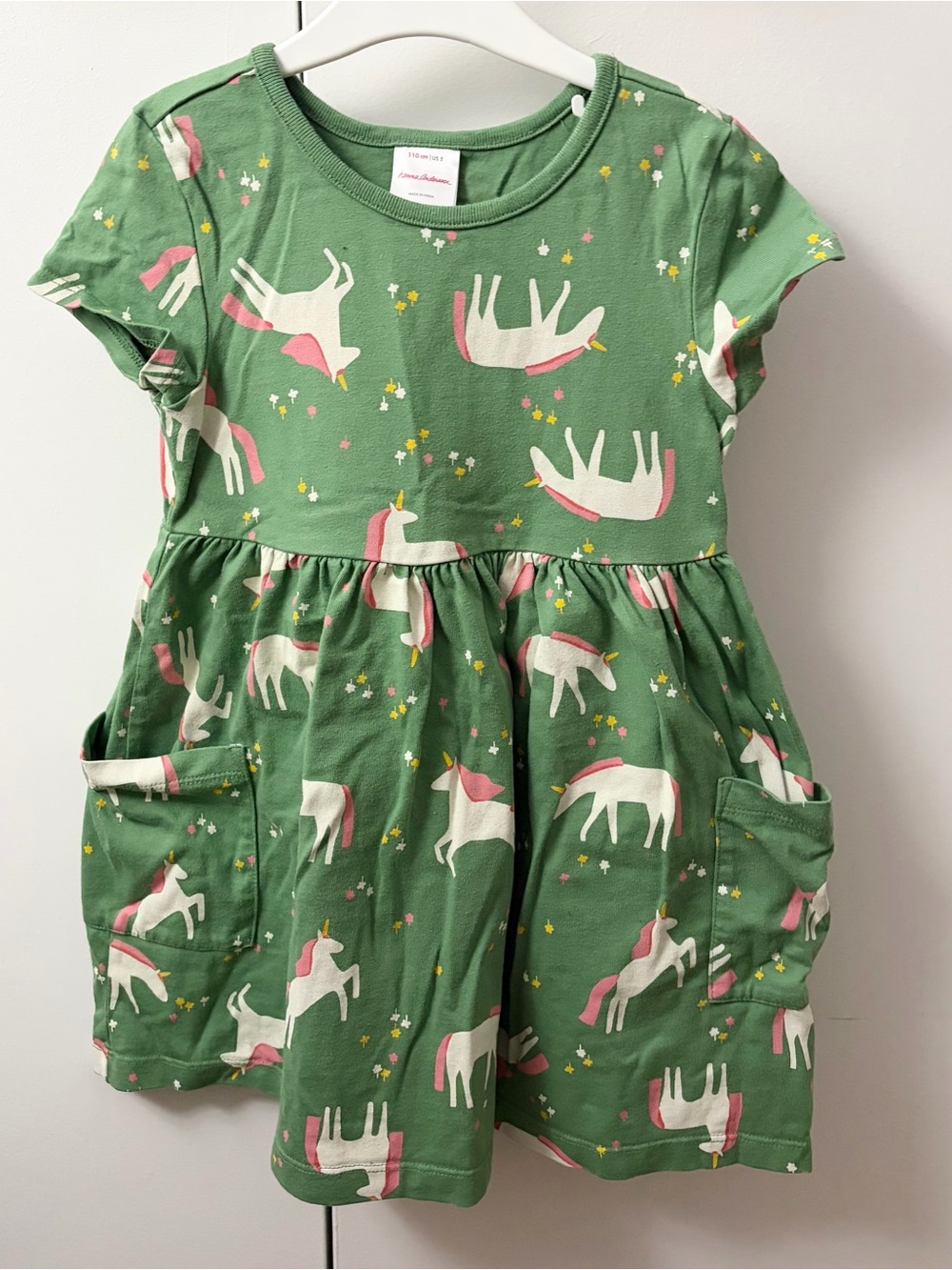 Hanna Andersson unicorn garden on green playground dress w pockets